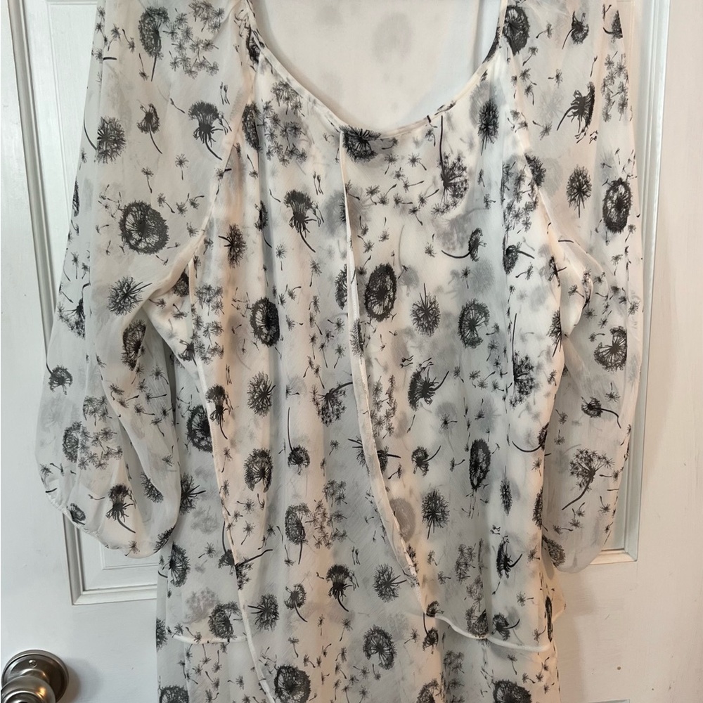 Roz & Ali Black and White Floral Blouse